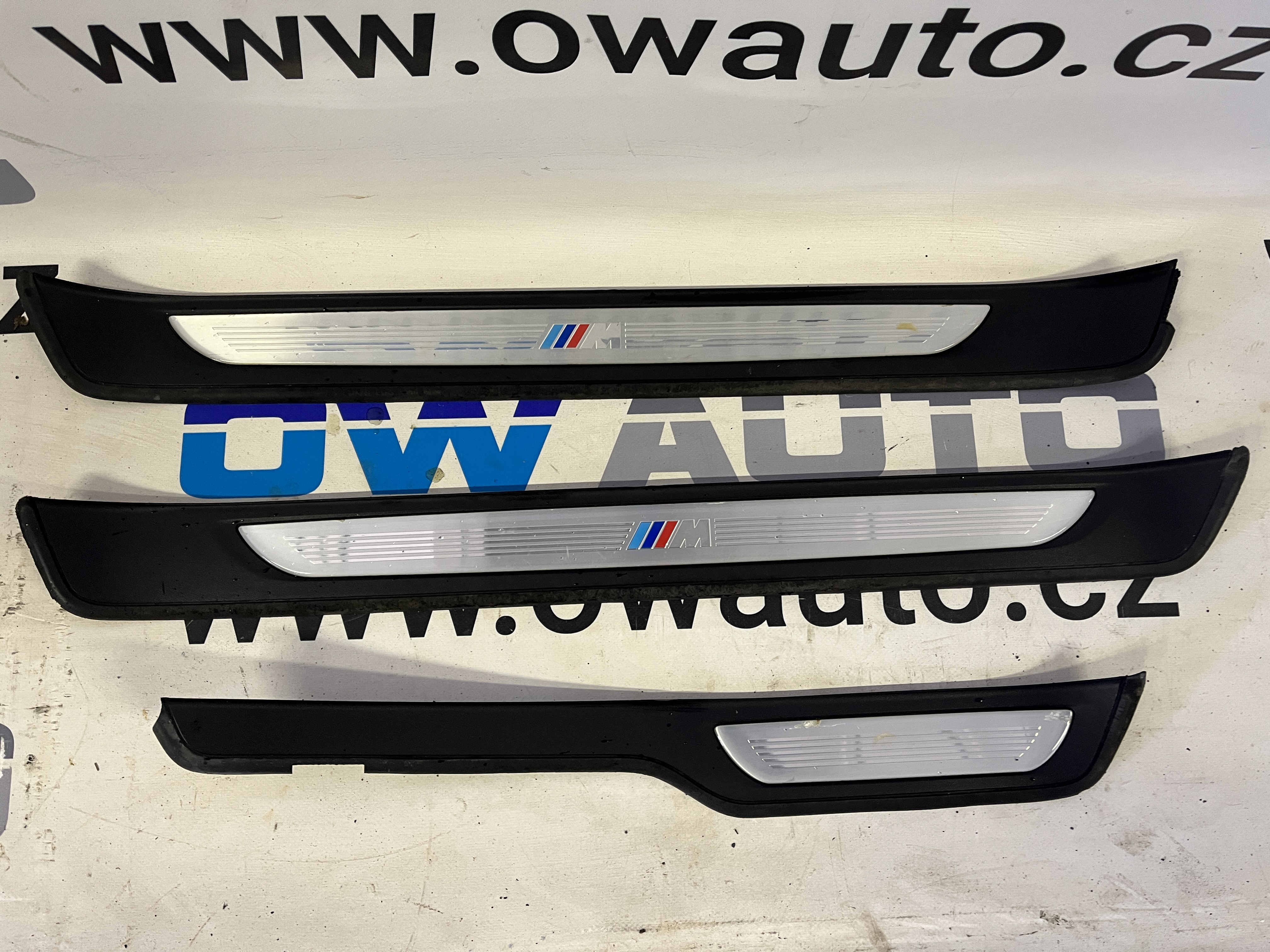 Sada vnitřních prahových lišt M power BMW E90 NEKOMPLETNÍ