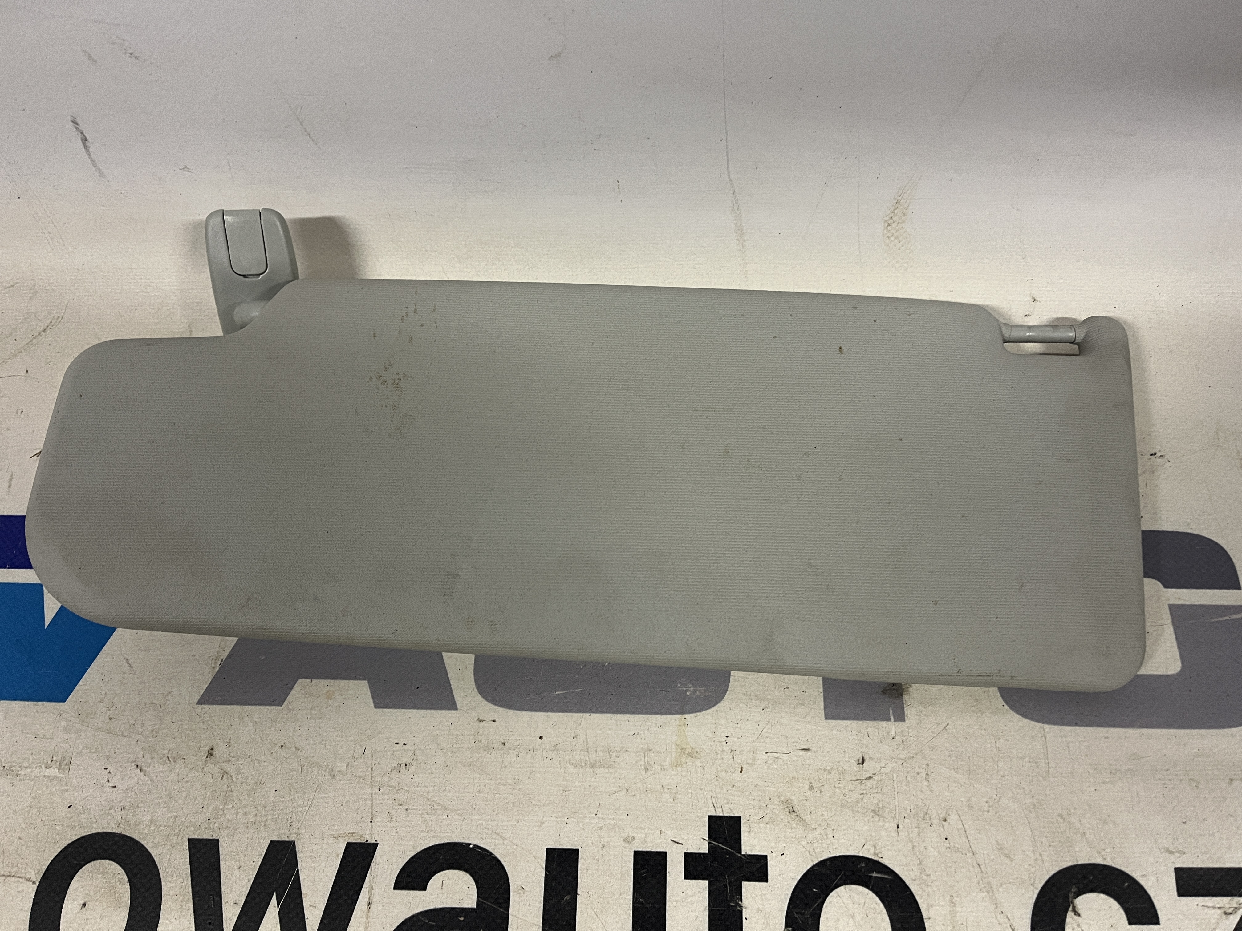Sluneční clona pravá VW Golf VI 1K0857552