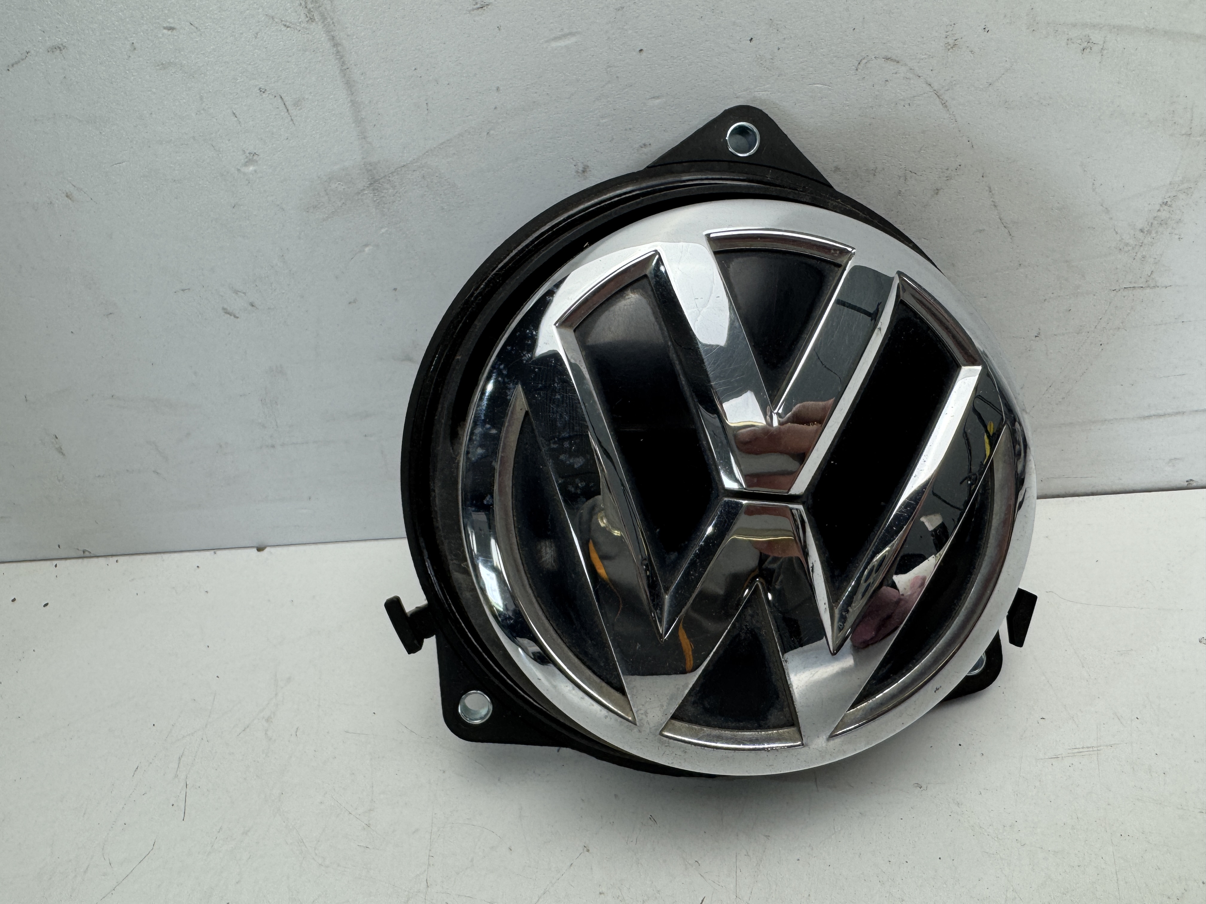 Znak VW / klika pátých dveří VW Passat B8 3G5827469