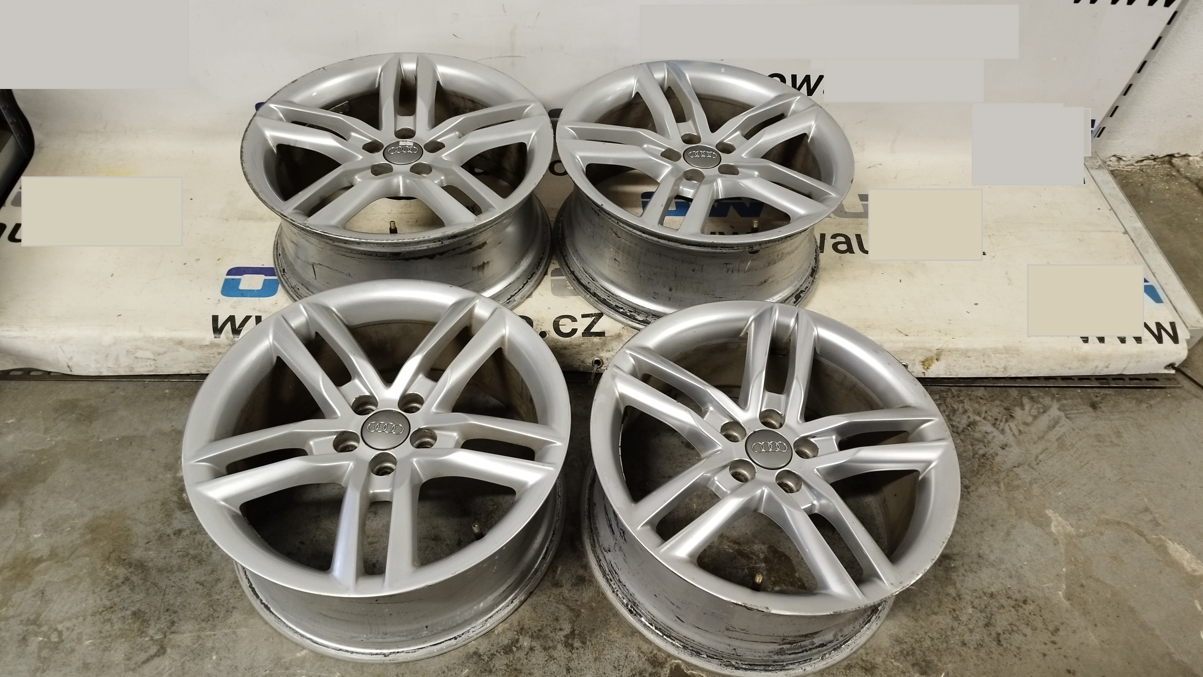 Sada kol Audi R17 5x100  8X0601025Ap