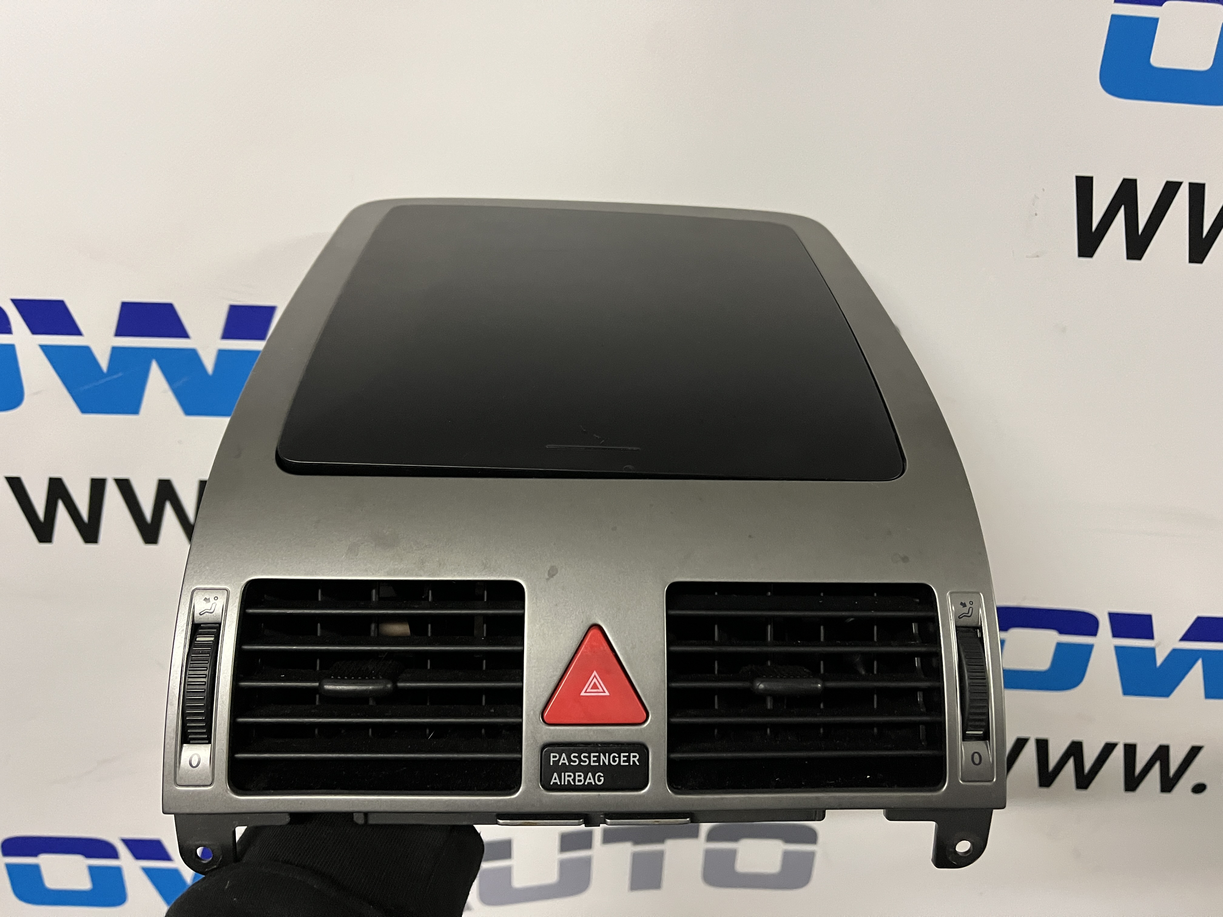 Výdech ventilace střed / kastlík 1T2857921B, 1T0919234B