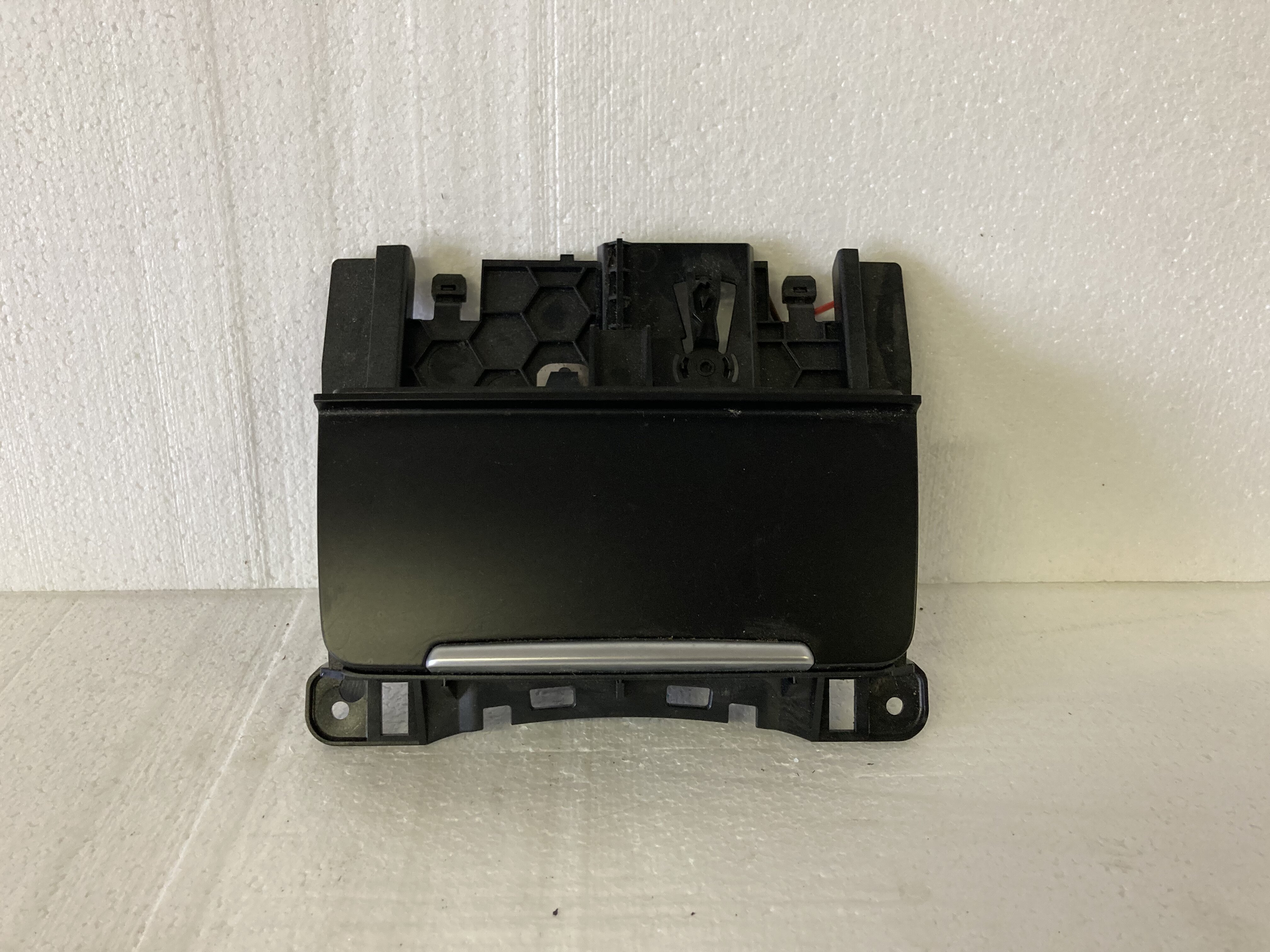 Popelník Audi A4 B8 8K0857951