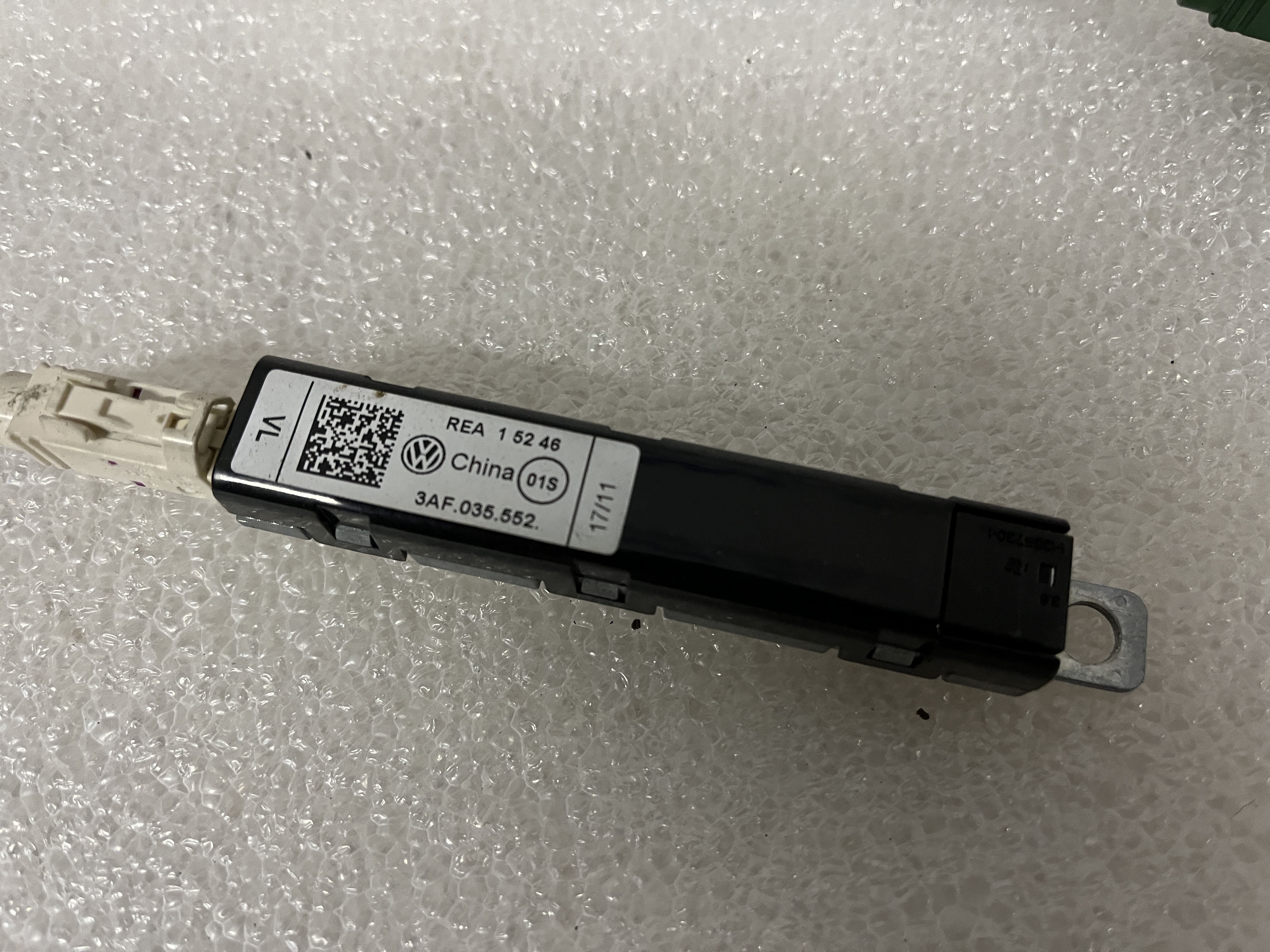 Zesilovač antény VW Passat B7 3AF035552
