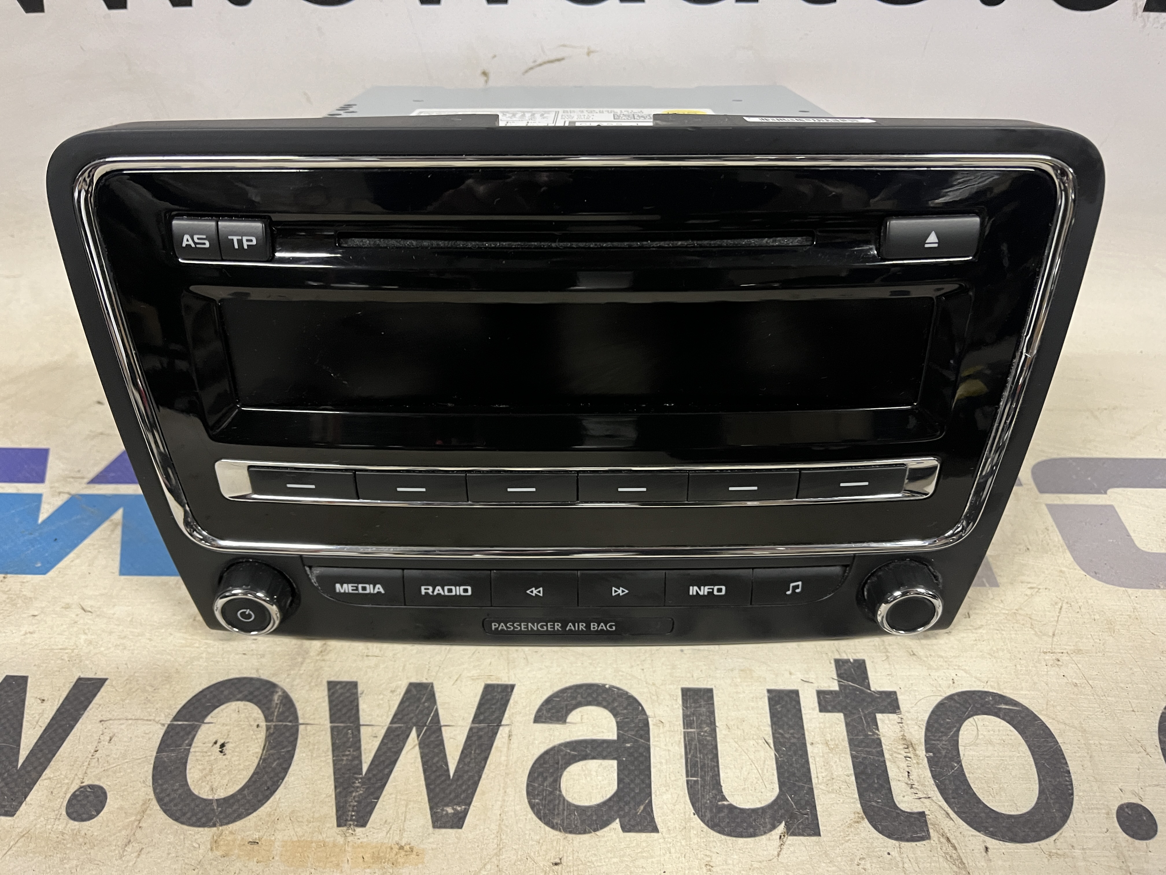 Rádio Swing Škoda Superb II 3T0035161J