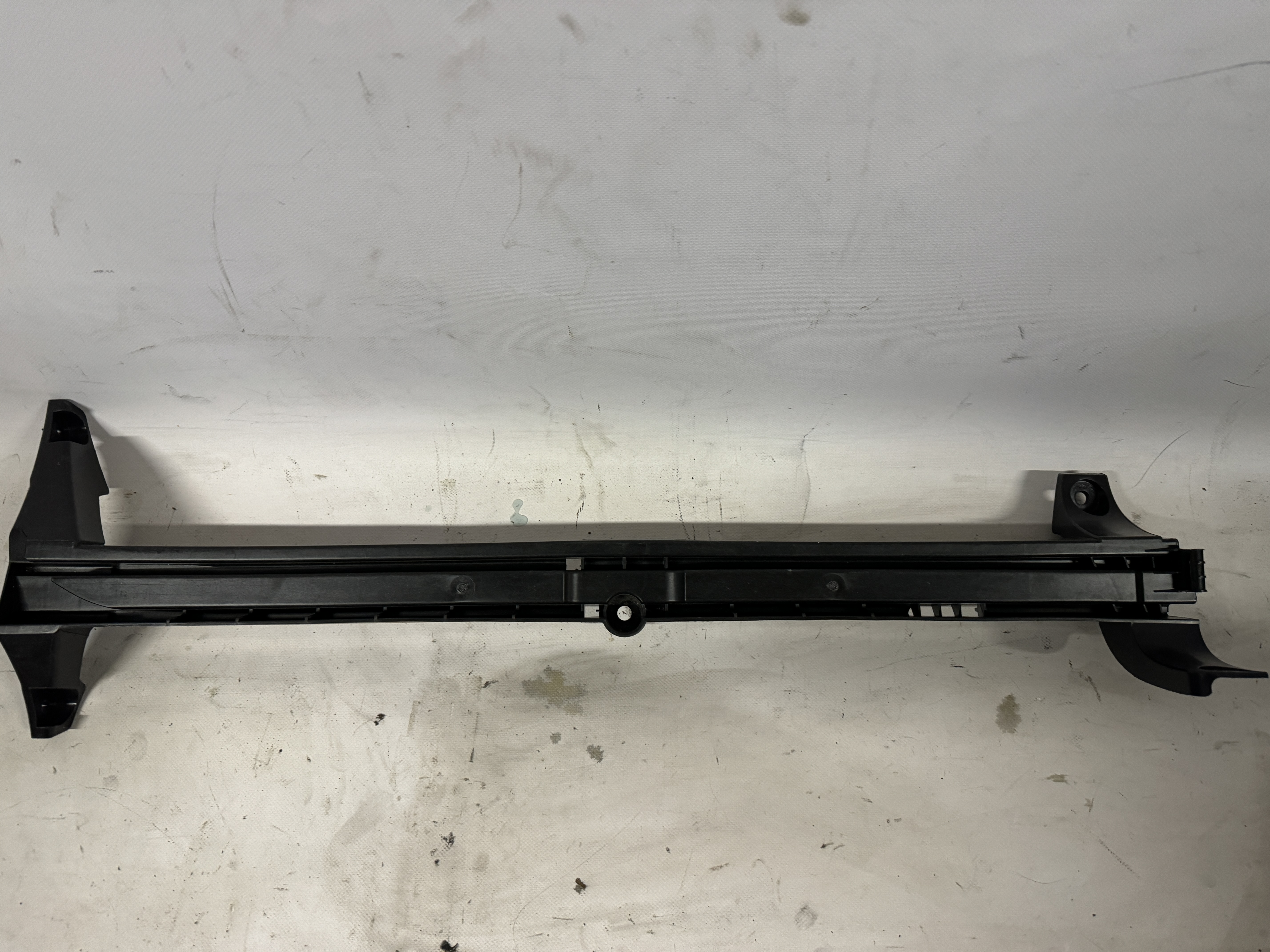 Držák podlahy kufru pravý Volvo XC60 31271584