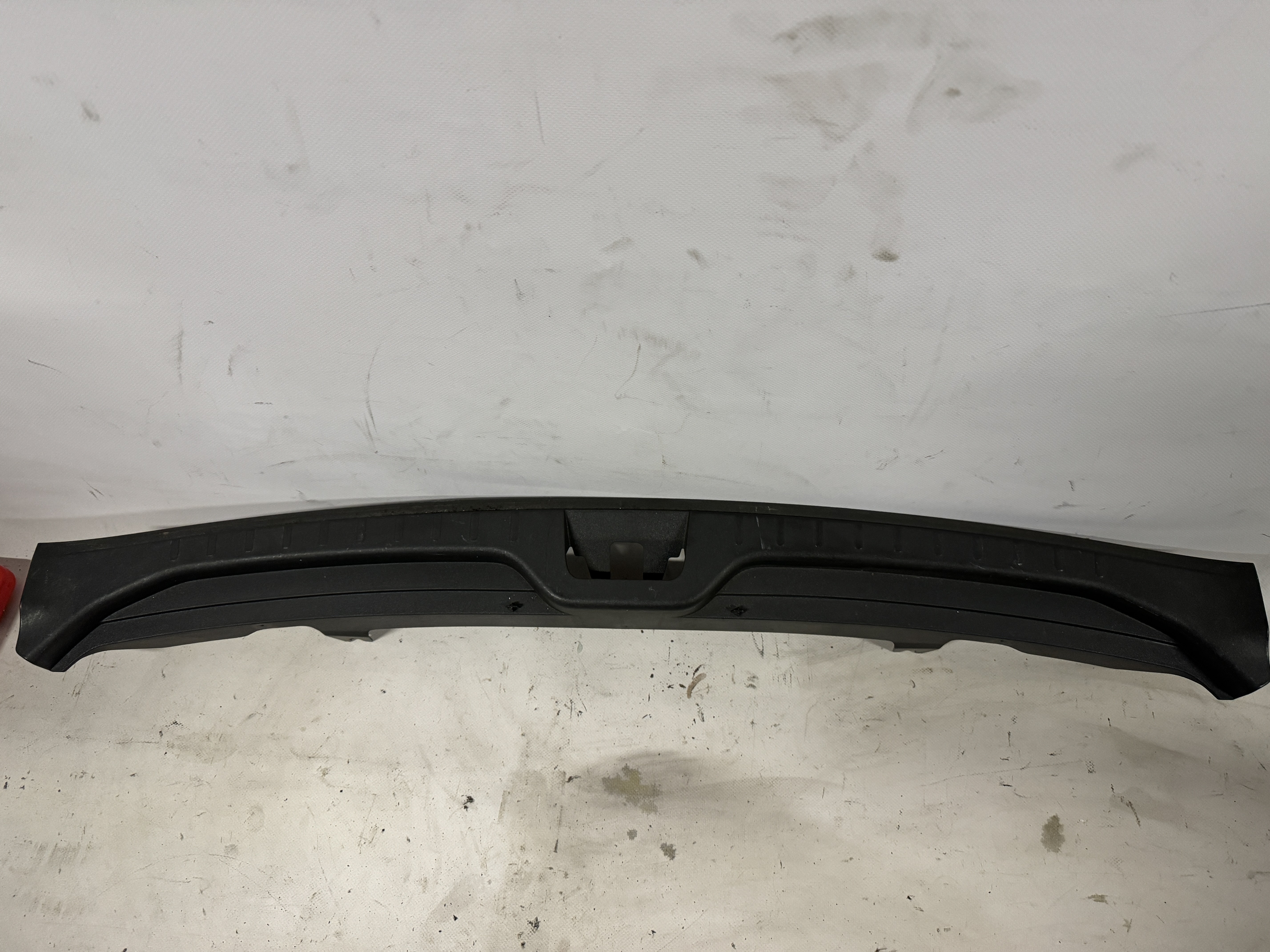 Kryt hrany kufru Volvo XC60 30740438