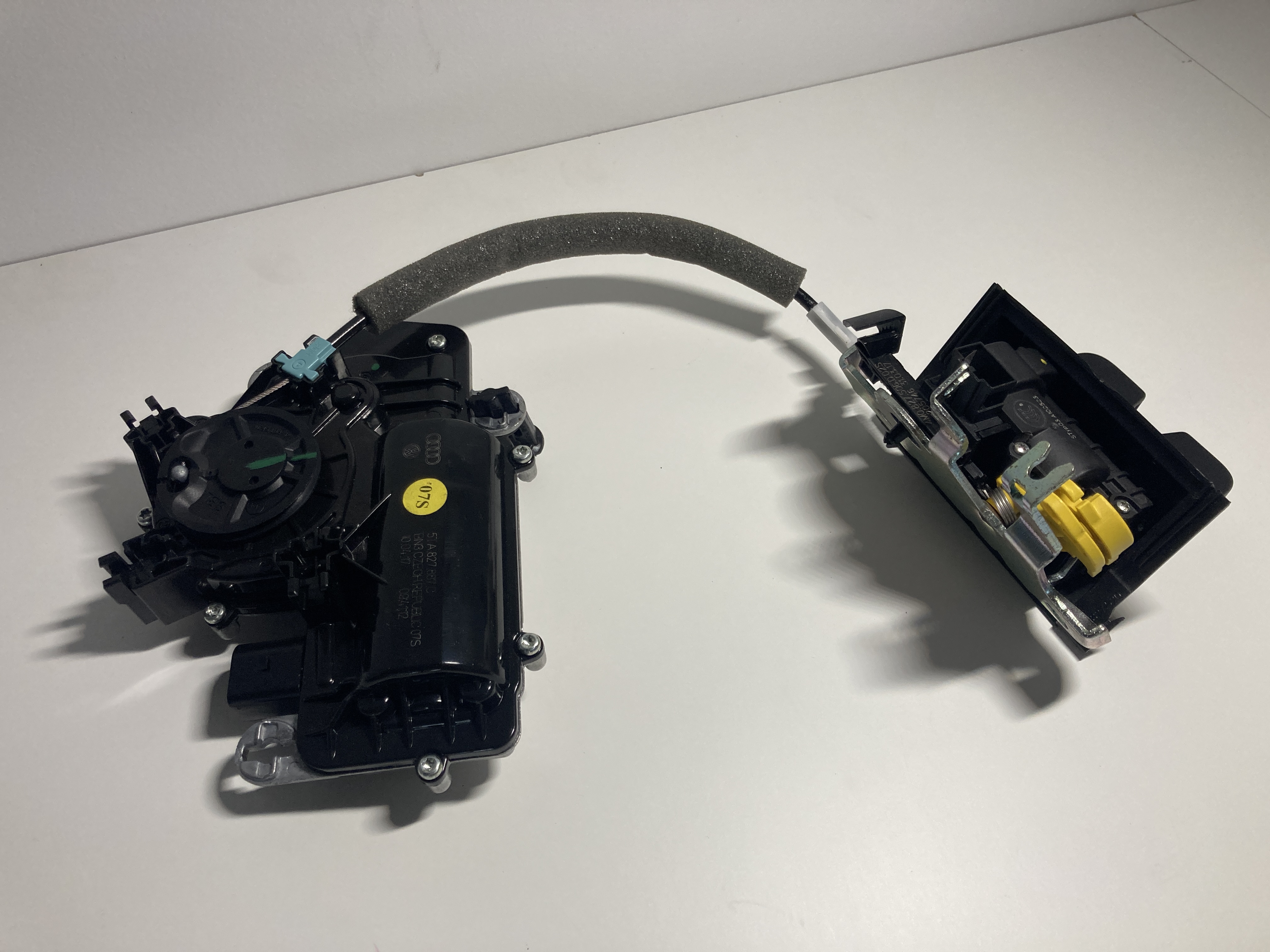 Servomotor ovládání zámku kufru Škoda Superb III Combi 5TA827887A
