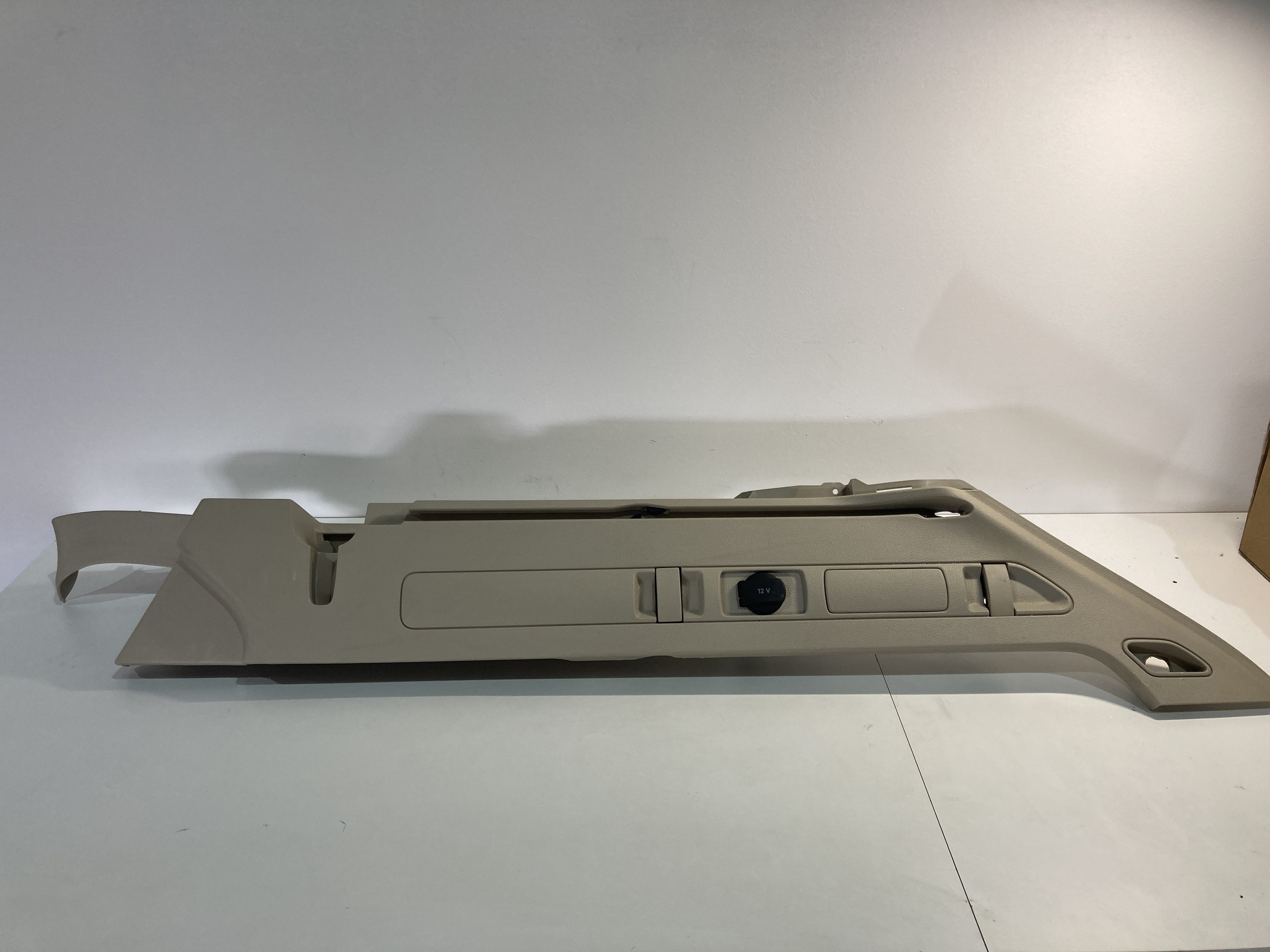 Vedení rolety pravé Škoda Superb Combi 3V9867762