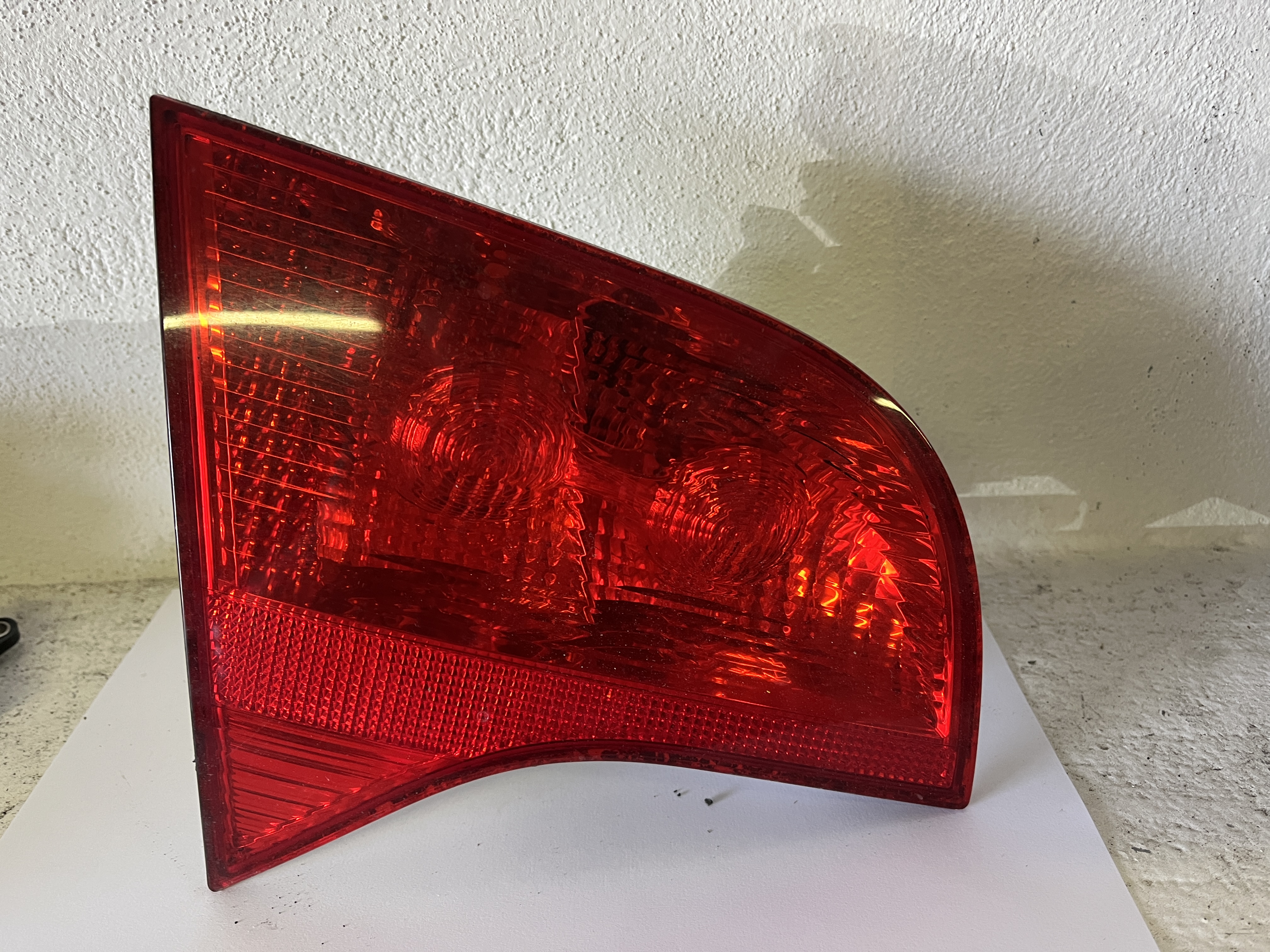 Zadní světlo levé zadní vnitřní Audi A4 Avant 8E9945093