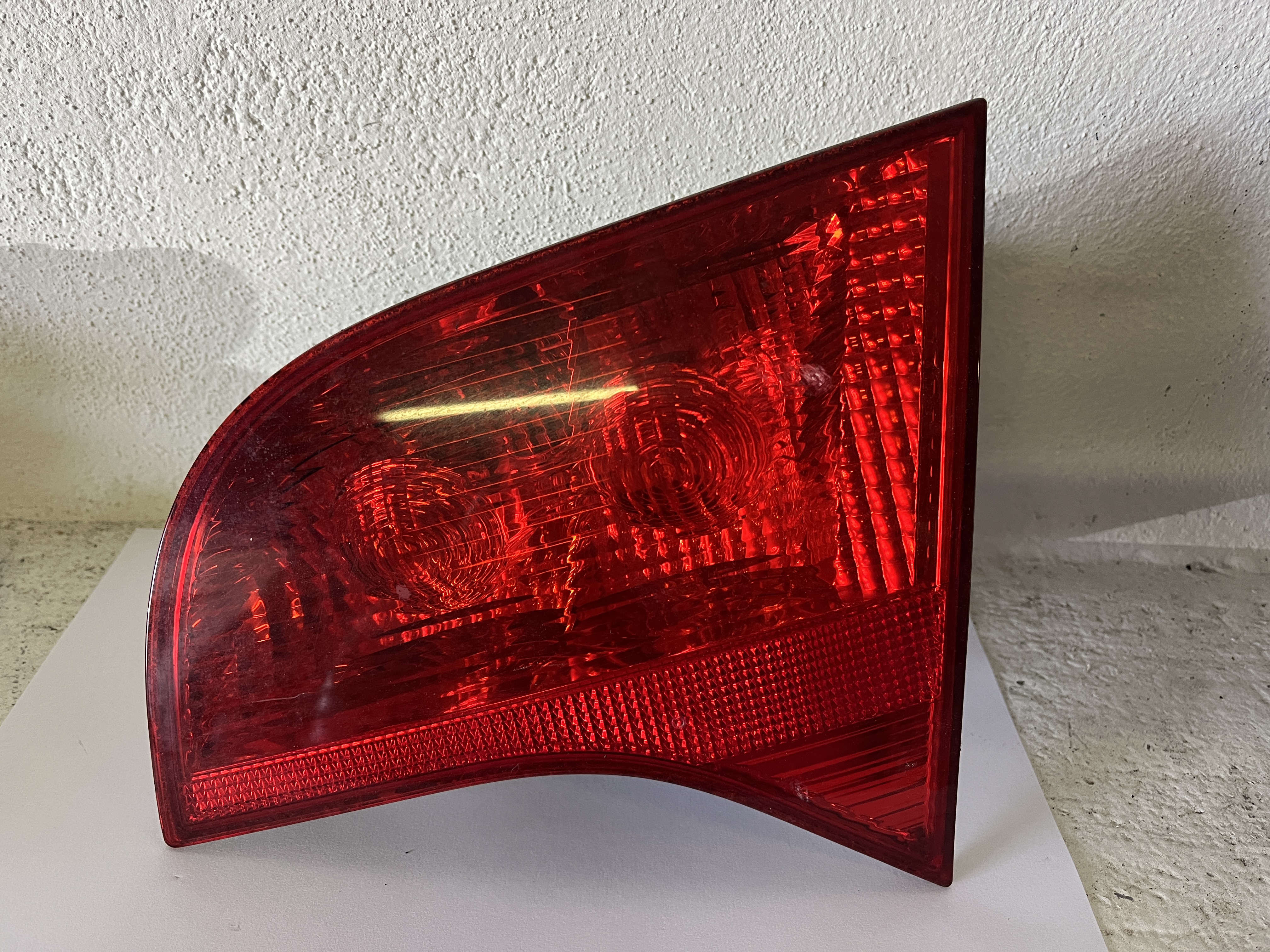 Zadní světlo pravé zadní vnitřní Audi A4 Avant 8E9945094