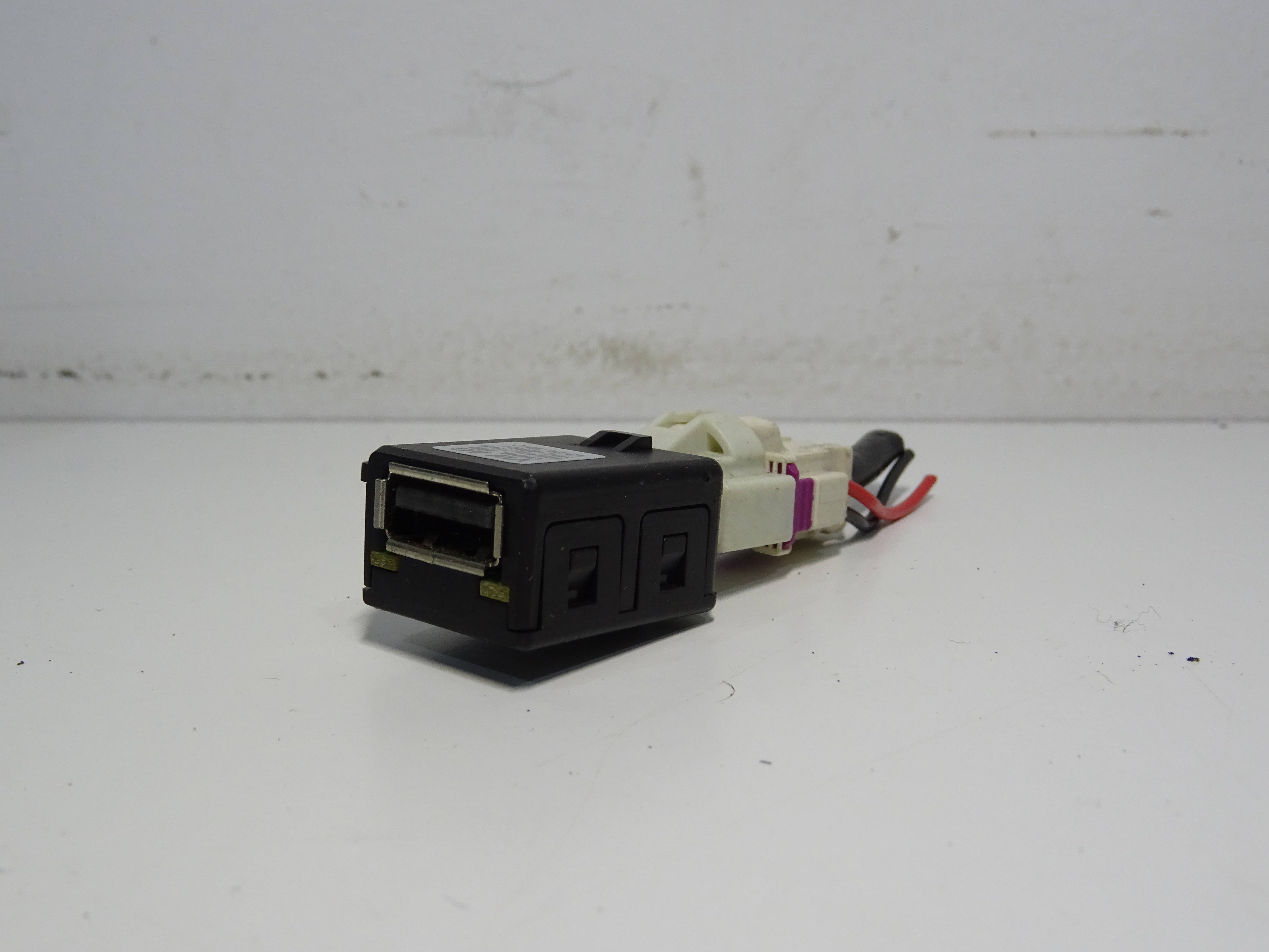 USB zásuvka Q0035726B
