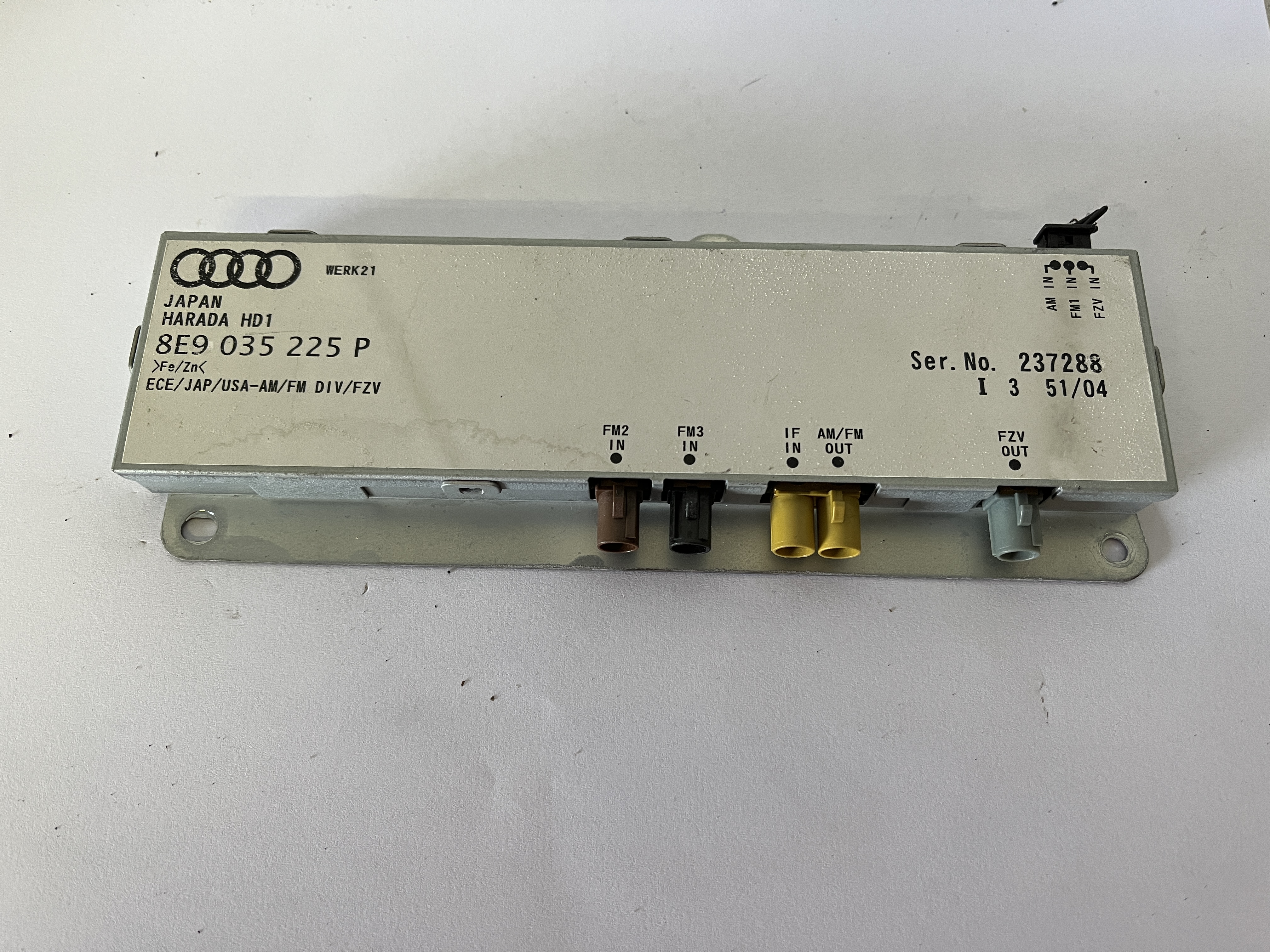 Zesilovač antény Audi 8E9035225P