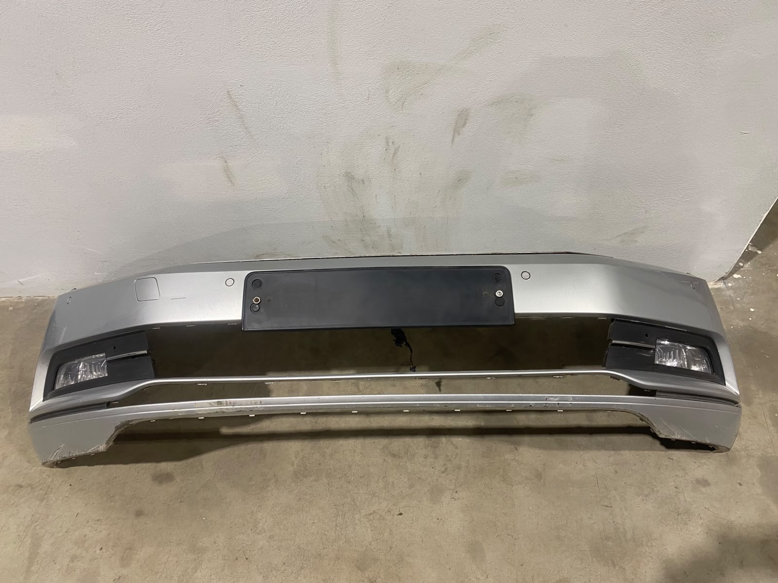 Přední nárazník VW Passat B8 3G0807221, kód barvy LA7W