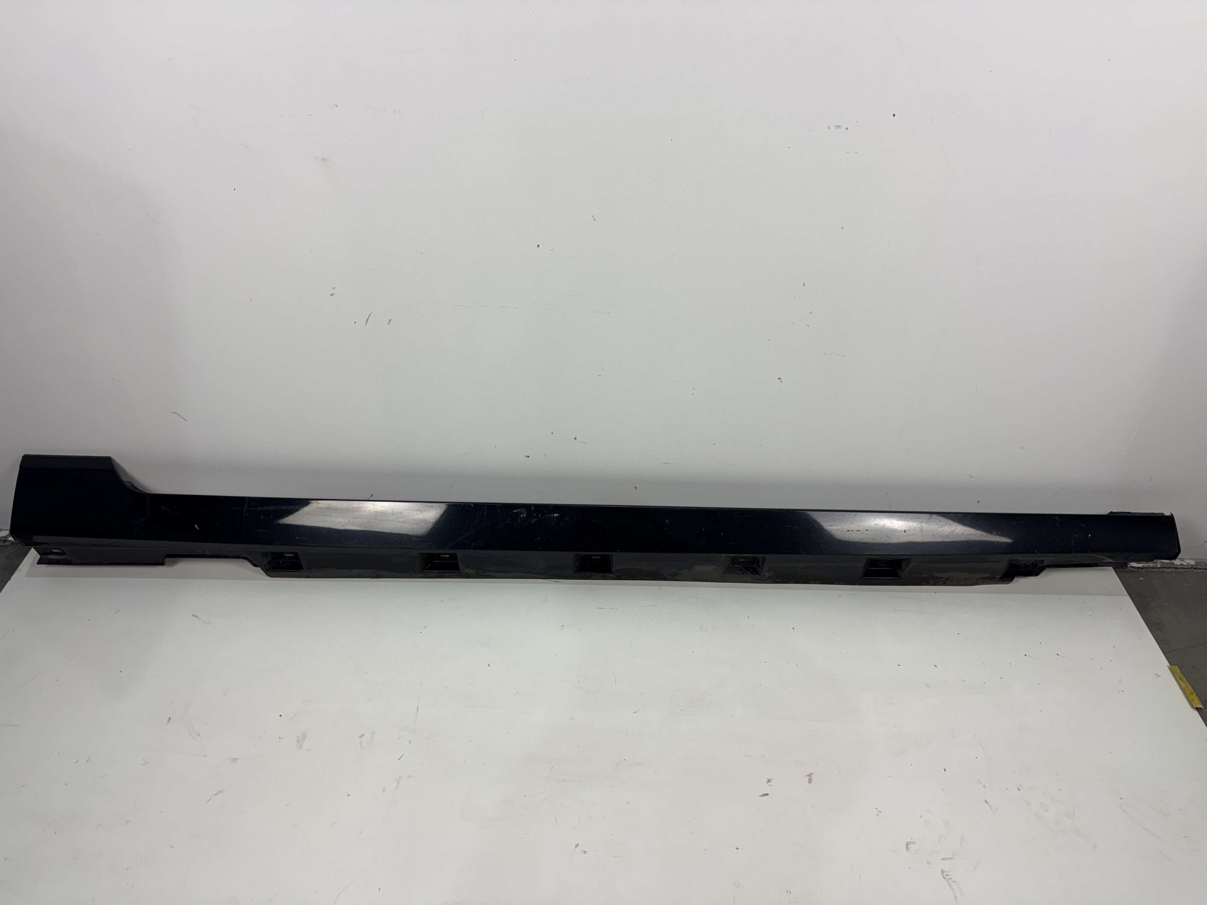 Prahový nástavec pravý VW Passat B8 3G0853858 kód barvy LC9X