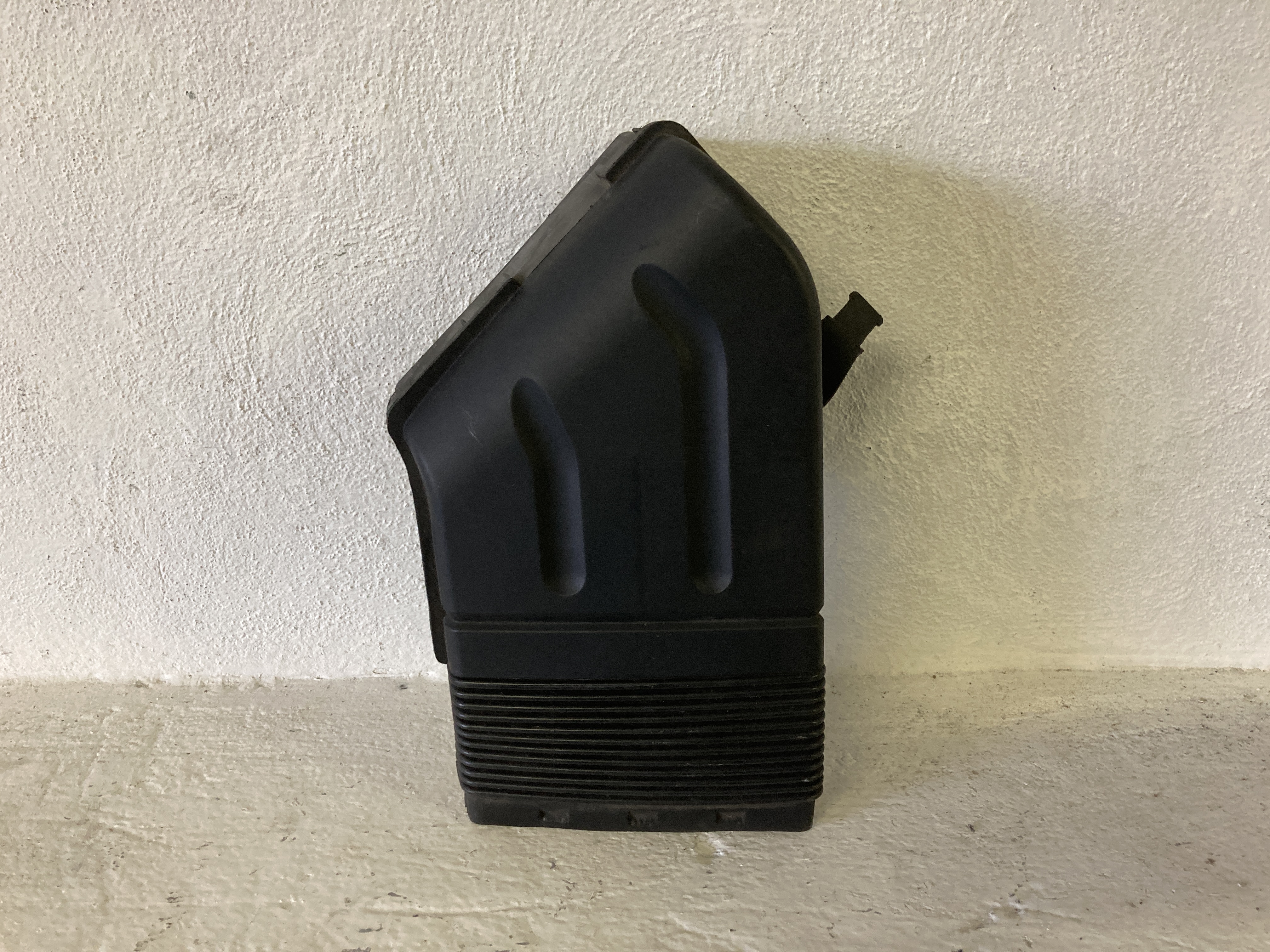 Sací potrubí Audi A4 B7 8E0129617D