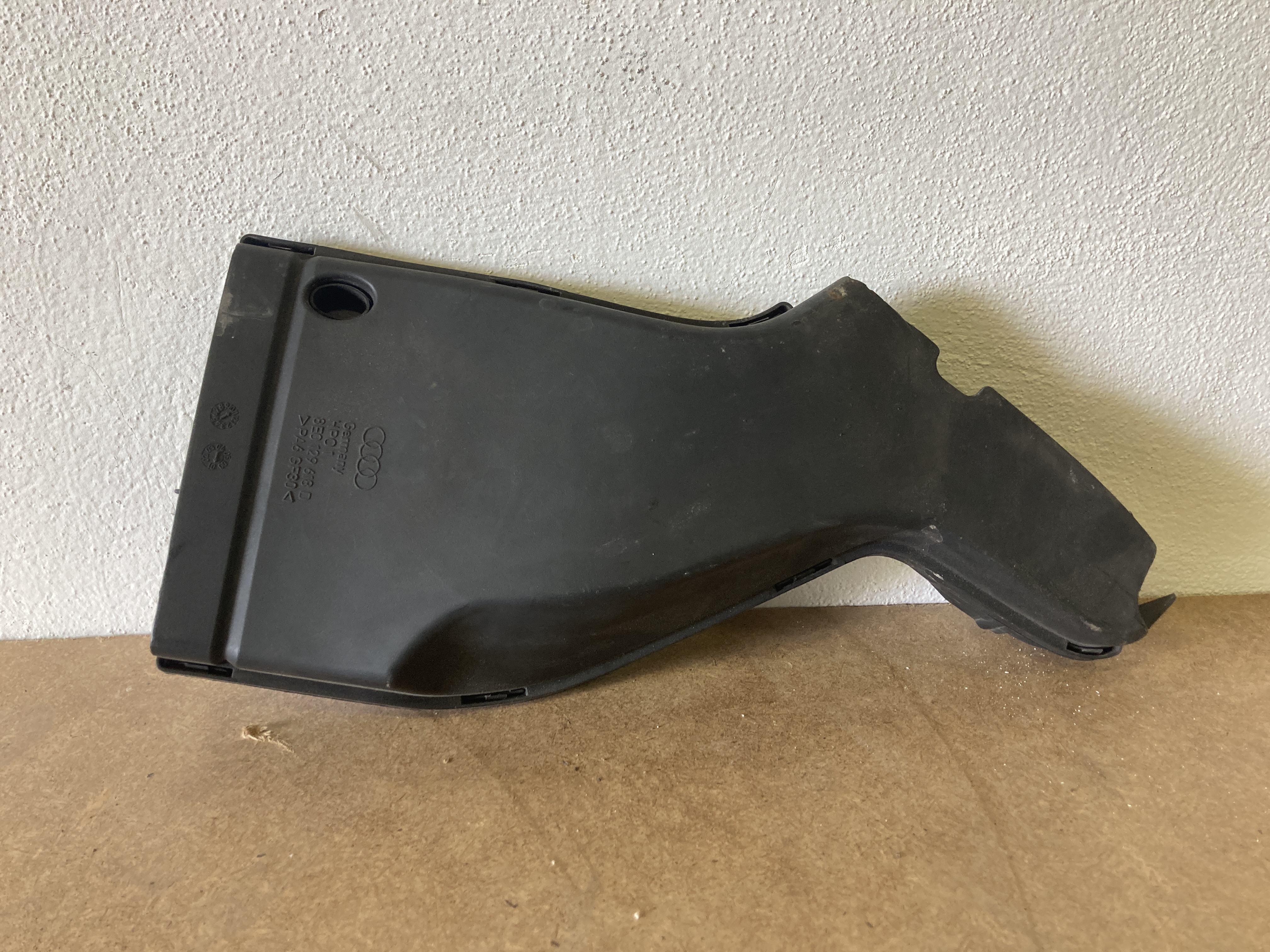 Sací potrubí Audi A4 B7 8E0129618D