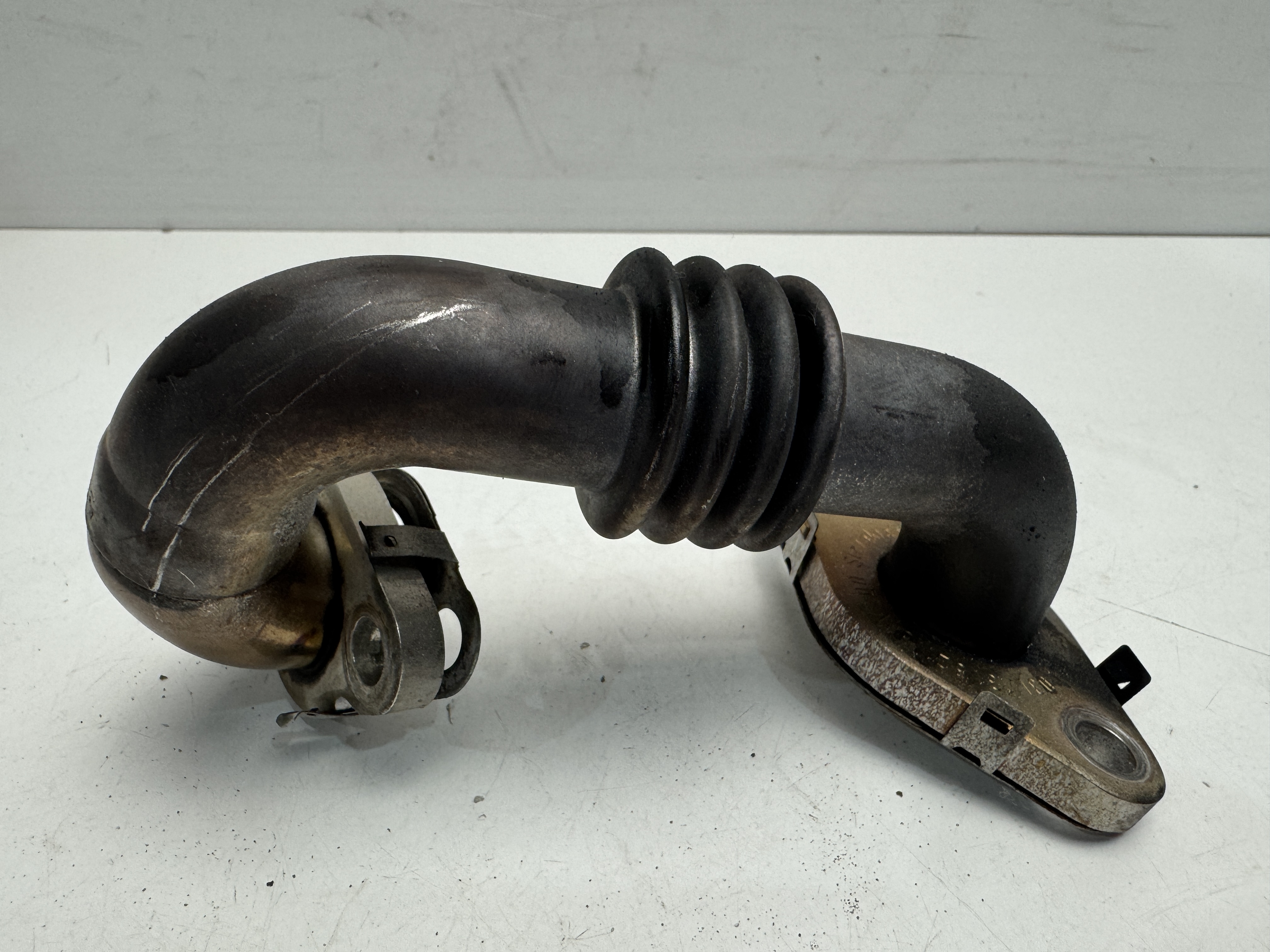 Potrubí k EGR ventilu Audi 3,0TDI 2,7 TDI 03L131521J