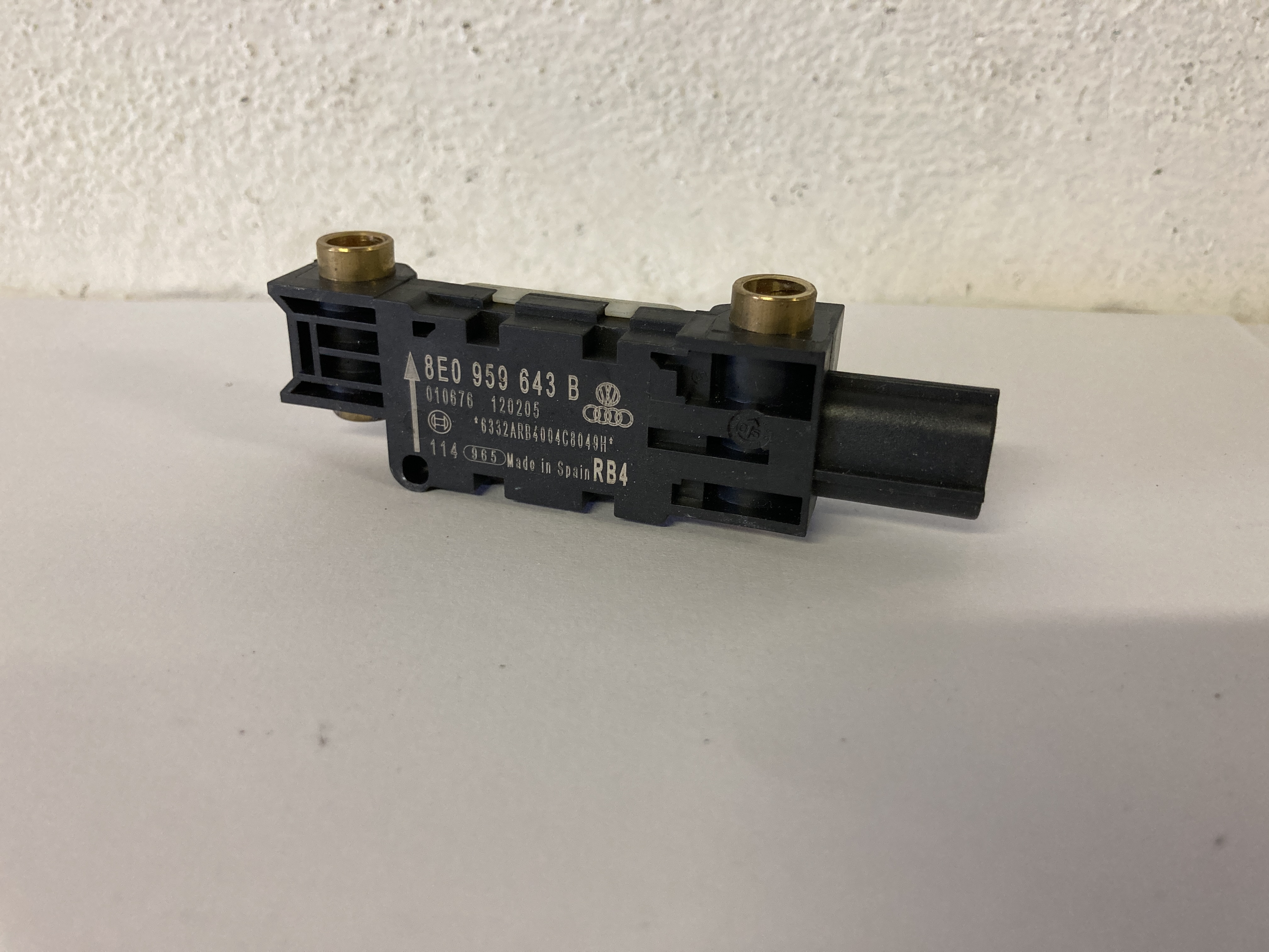 Nárazový senzor Audi 8E0959643B