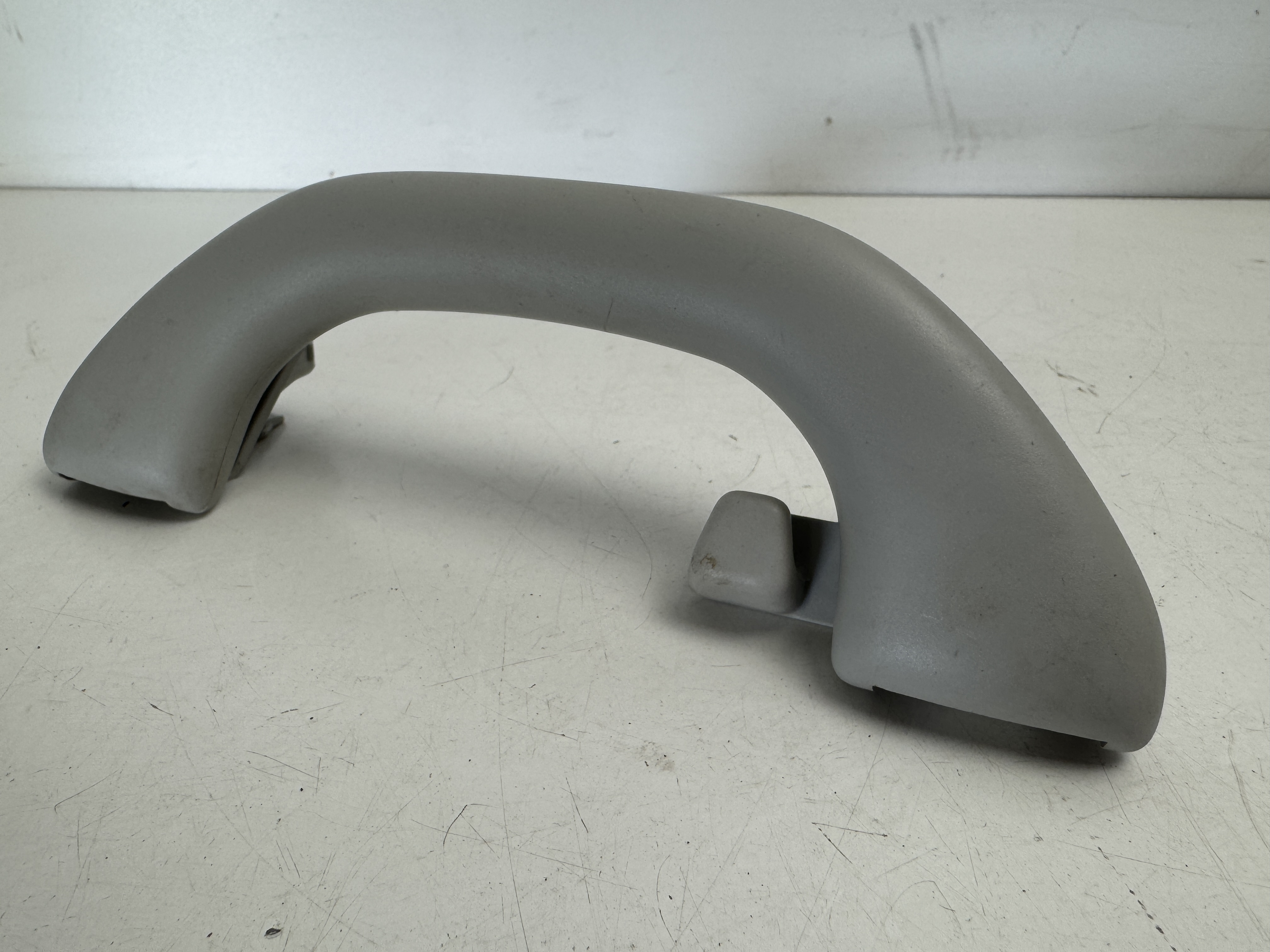 Stropní madlo s háčkem VW 1K0857607N