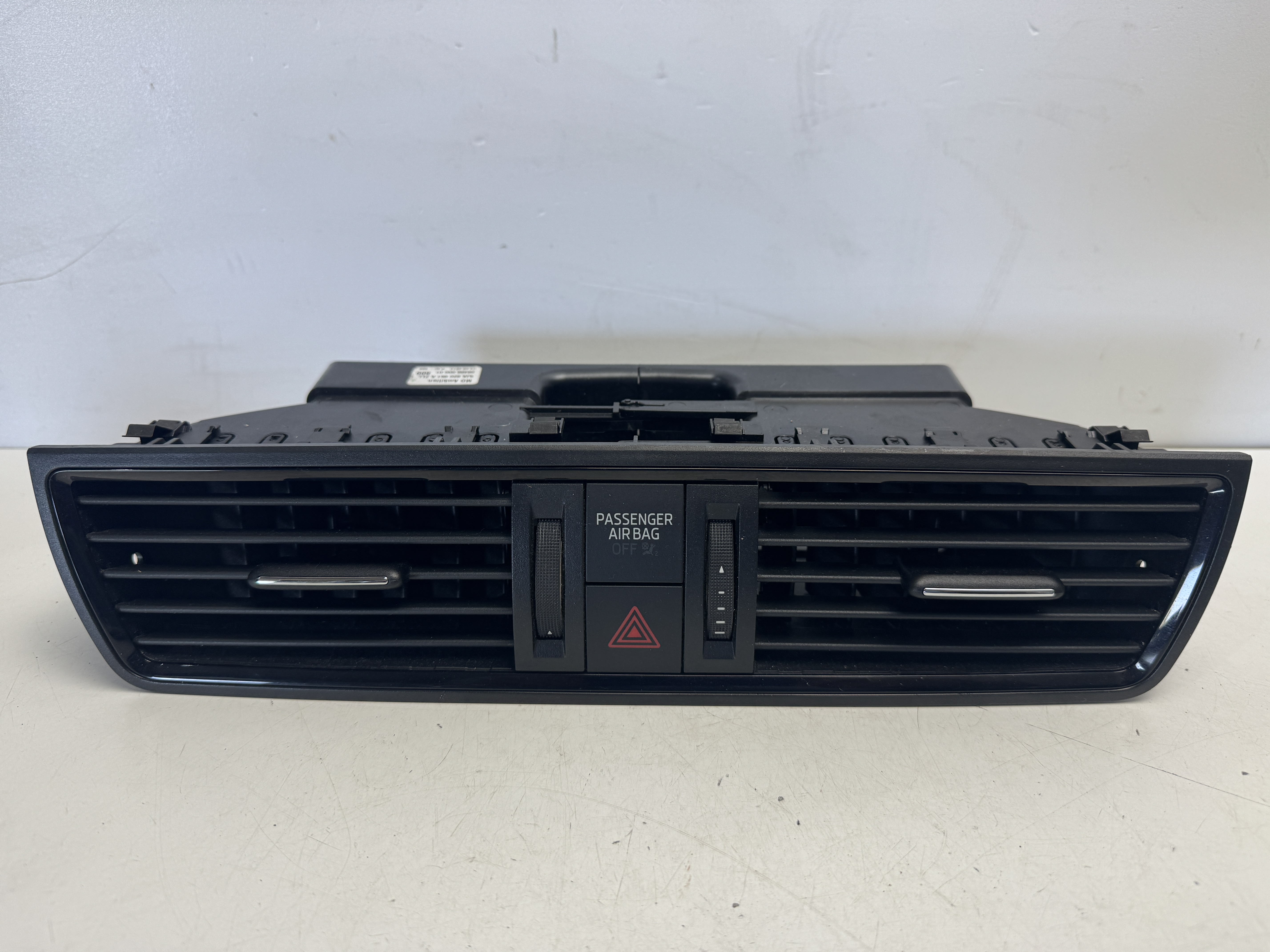Výdech ventilace střed Škoda Rapid 5JA820951A