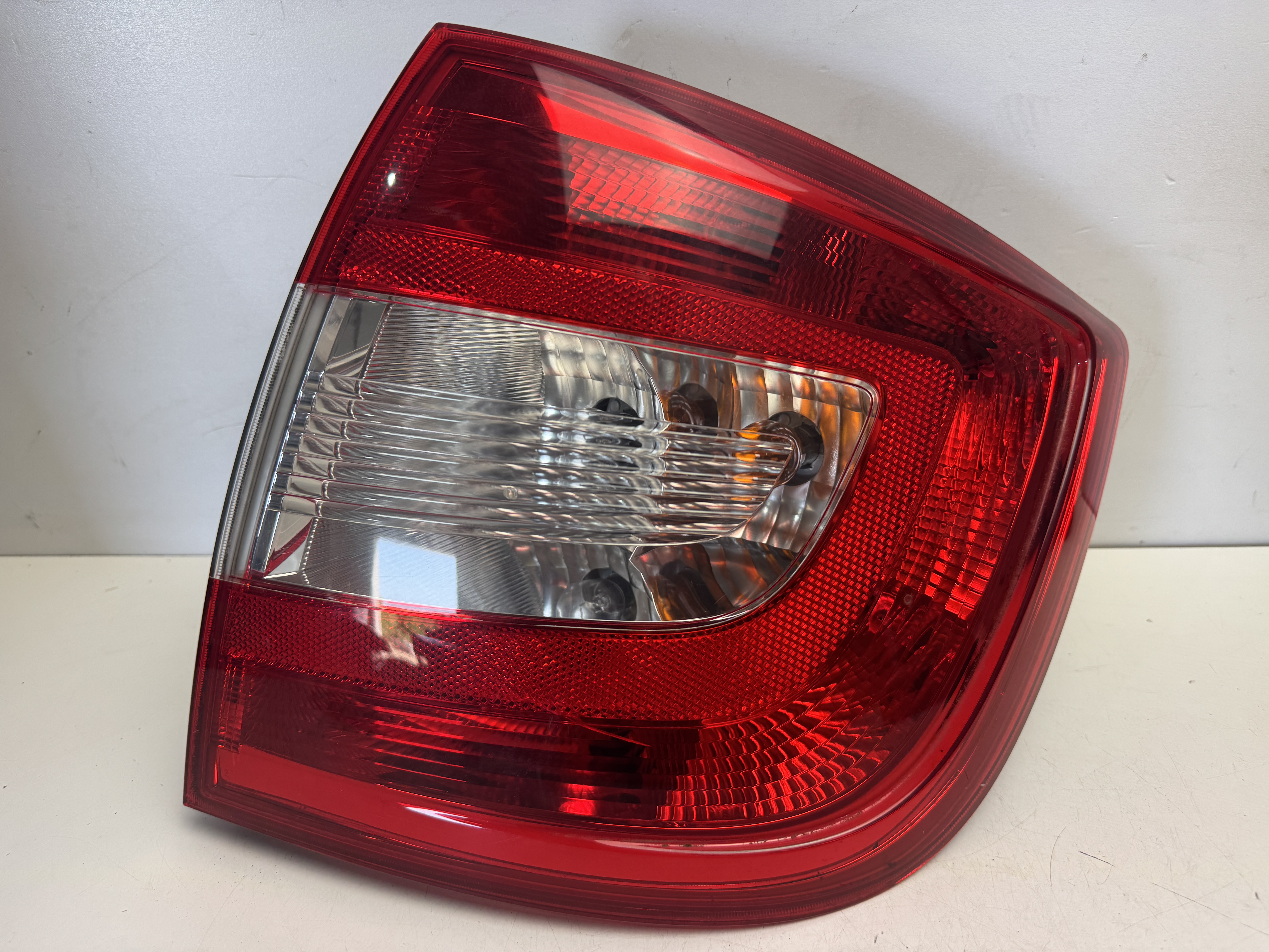 Zadní světlo pravé Škoda Rapid Liftback 5JH945112