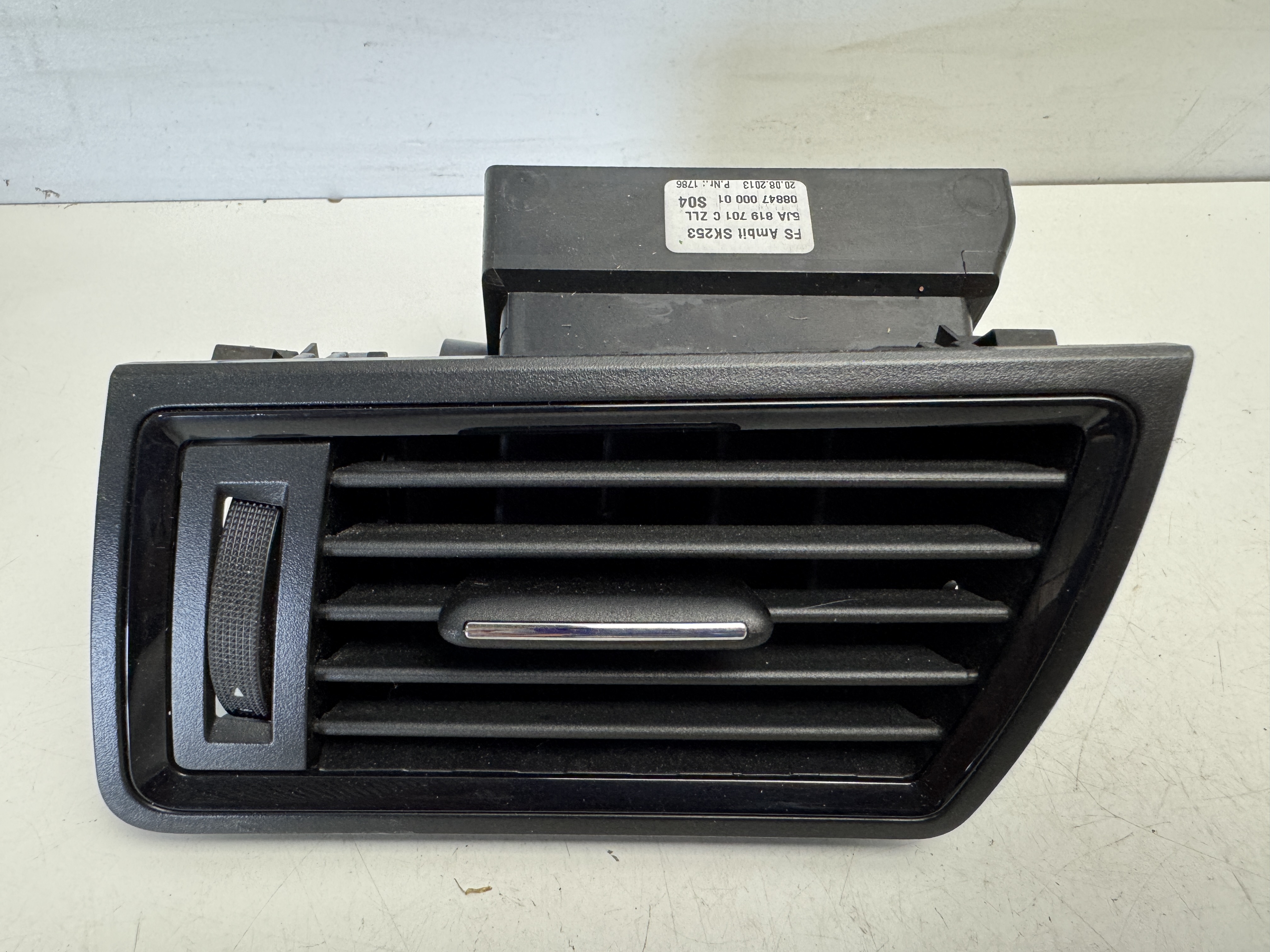 Výdech ventilace levý Škoda Rapid 5JA819701C