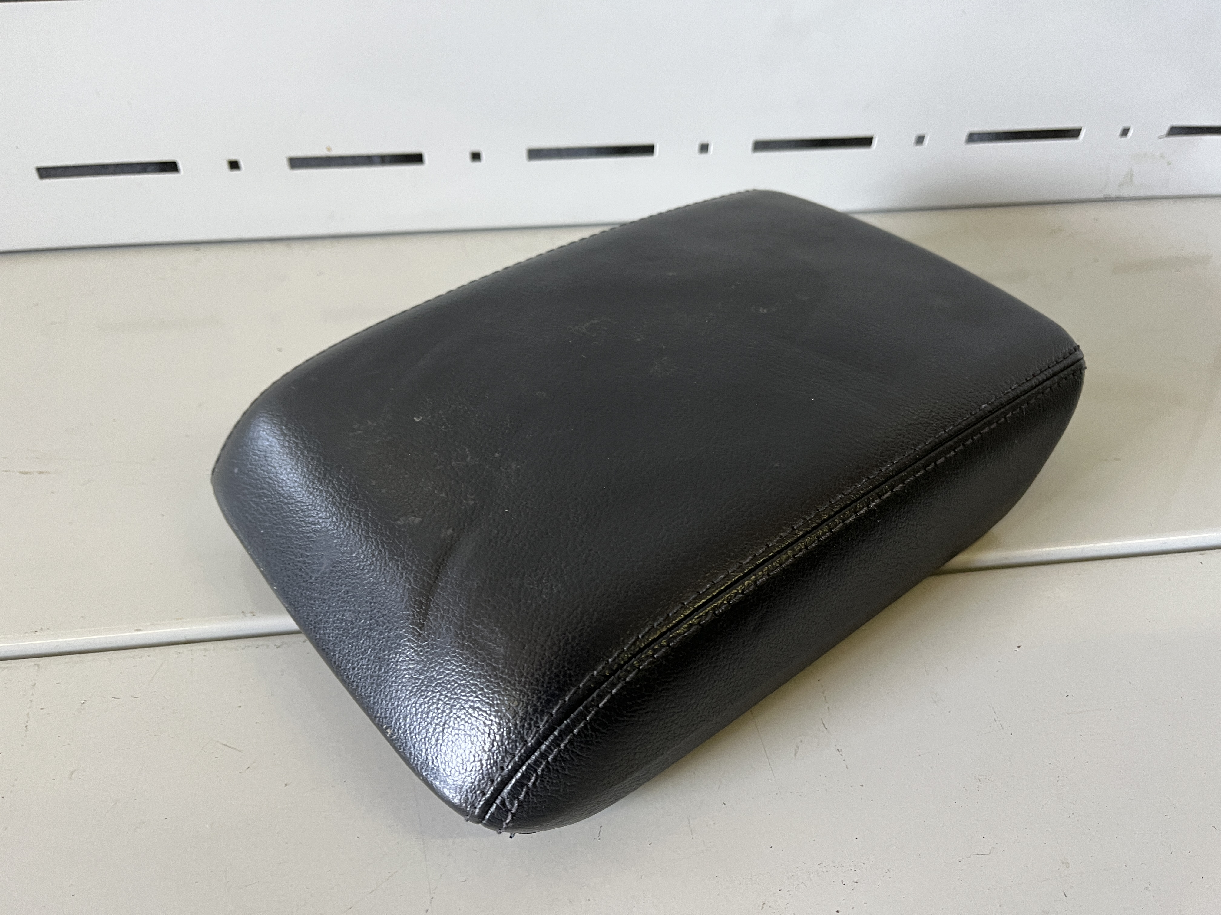 Čalounění loketní opěrky kůže, černá Audi A4 B8 8K0864207