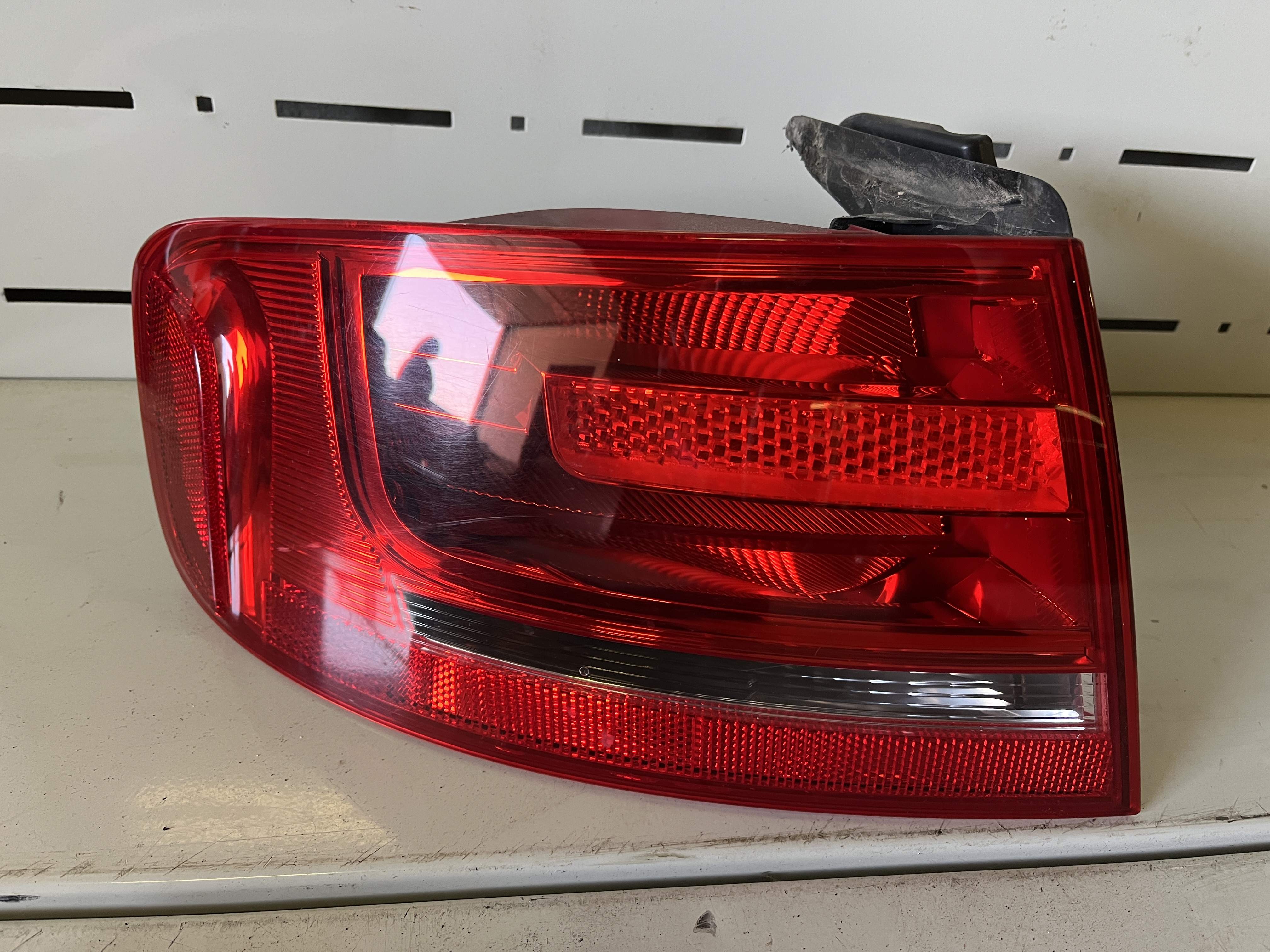 Zadní světlo levé vnější Audi A4 B8 sedan 8K5945095D