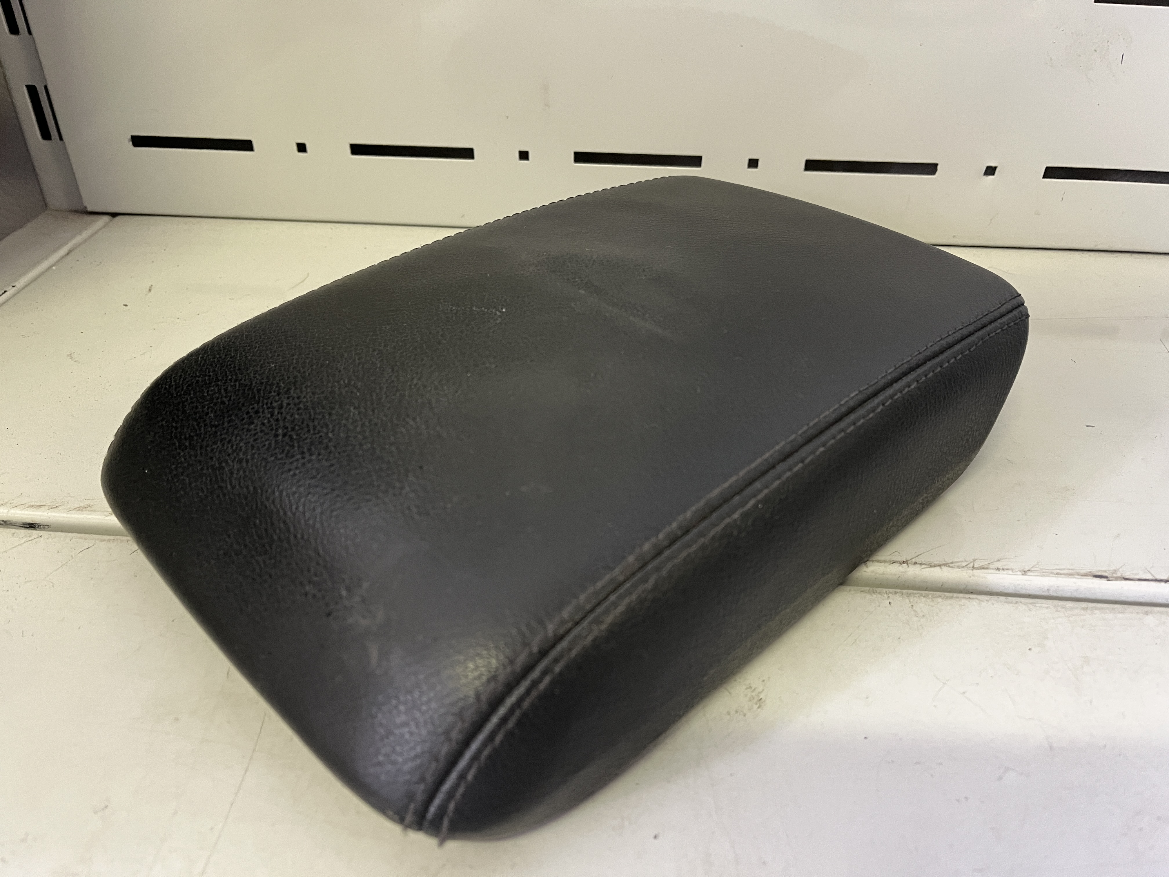 Čalounění loketní opěrky kůže, černá Audi A4 B8 8K0864207C