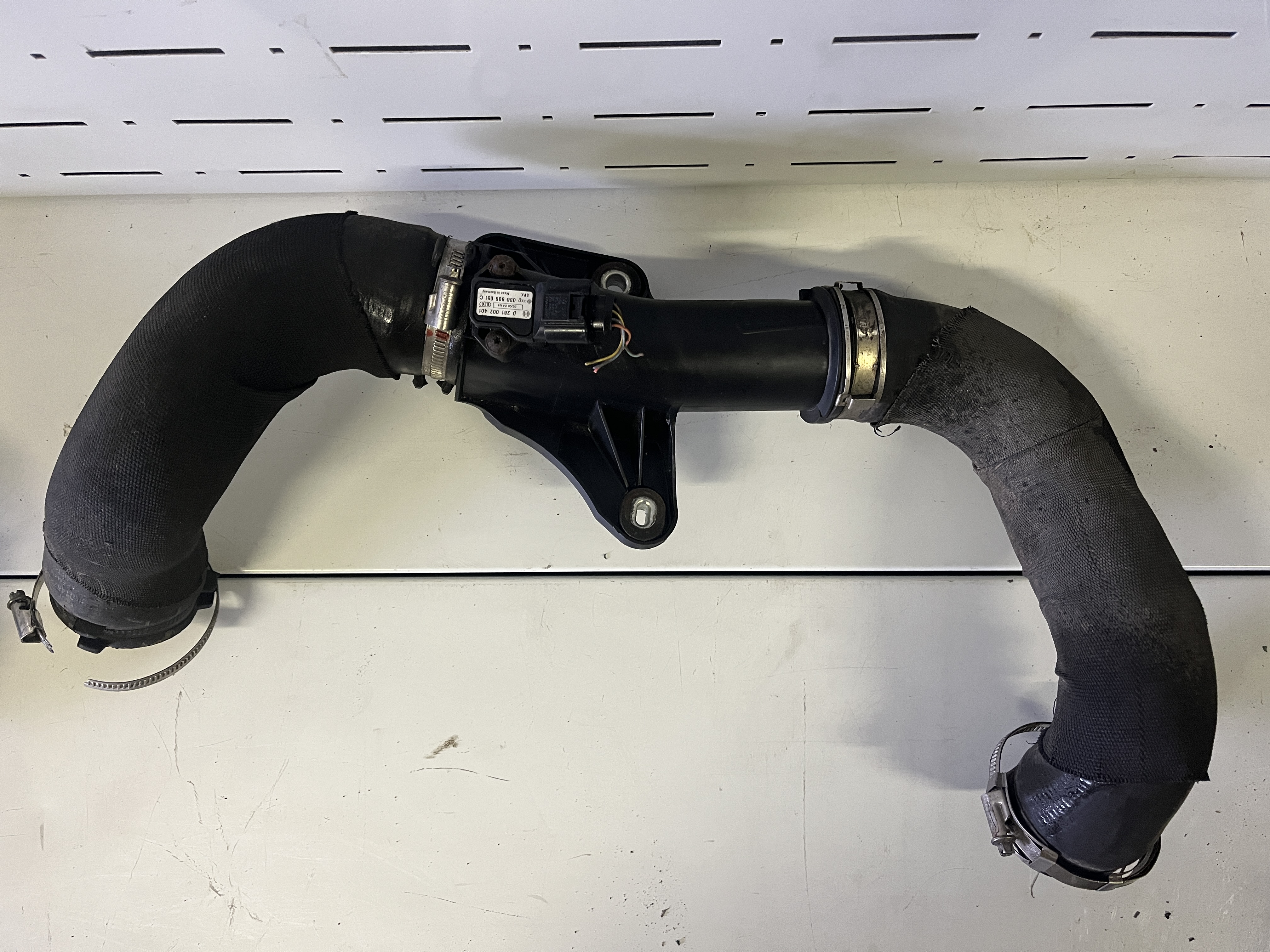 Sací potrubí intercooleru + čidlo + hadice Audi A4 B8 8K0145673E, 8K0145737H
